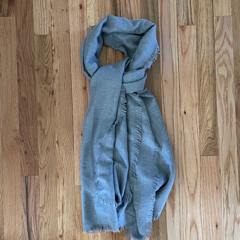Chic Gray Cashmere Fringed Scarf